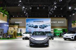 2025上海车展：2025款极狐阿尔法S5正式上市