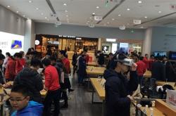 小米门店人气堪比春运，销售：从没见过这么好卖的车｜调查