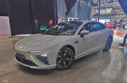 2023广州车展丨首款10万内中型插混SUV 蓝电E5携全系车型亮相
