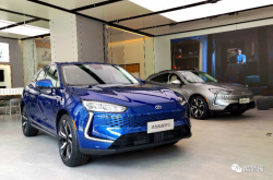华为超充于赛力斯集团园区正式投入使用