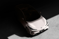 2024成都车展：新款智己LS6预售价22.99-29.99万