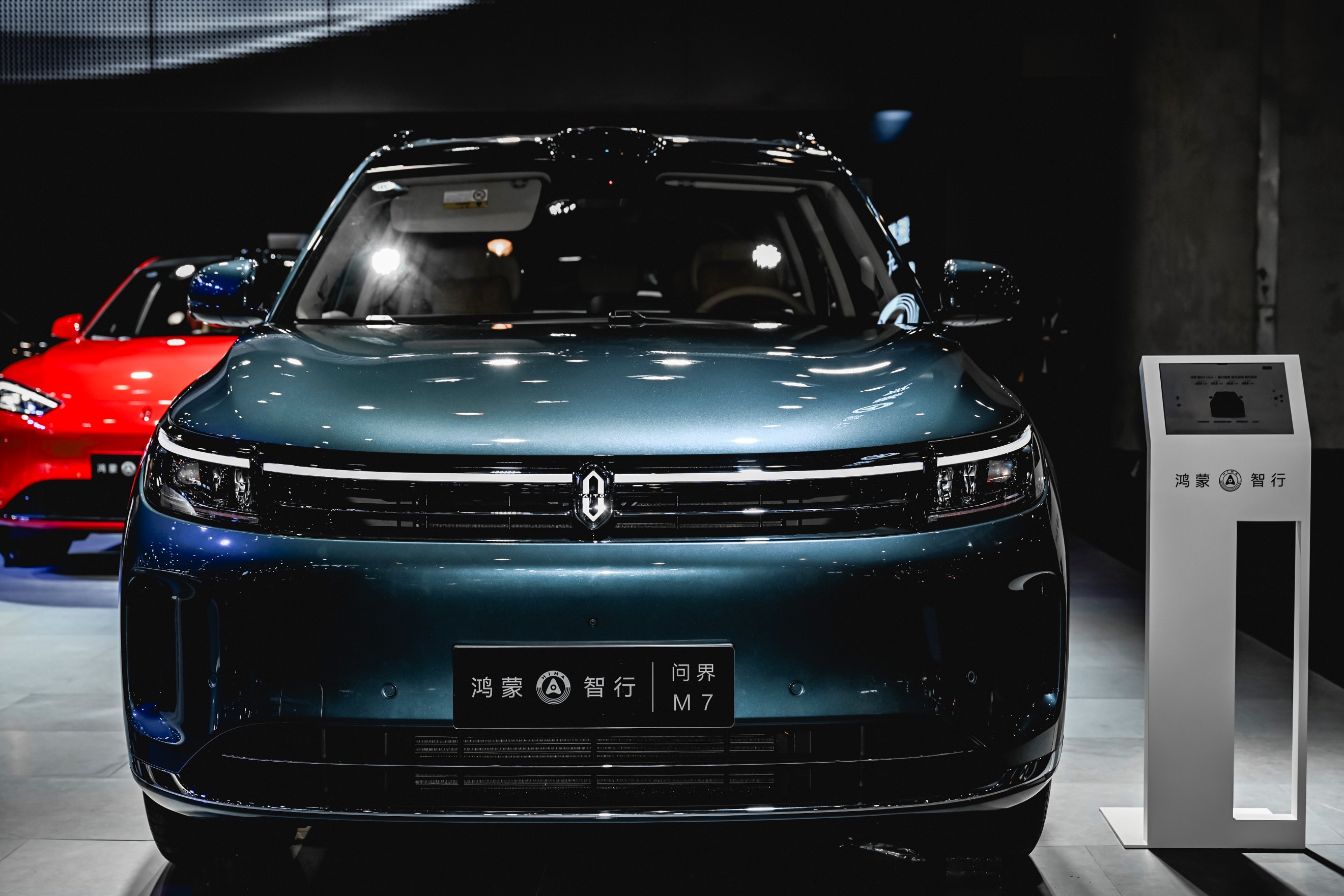 示界06是个什么品牌的车？既有中国电动又有法系驾控？