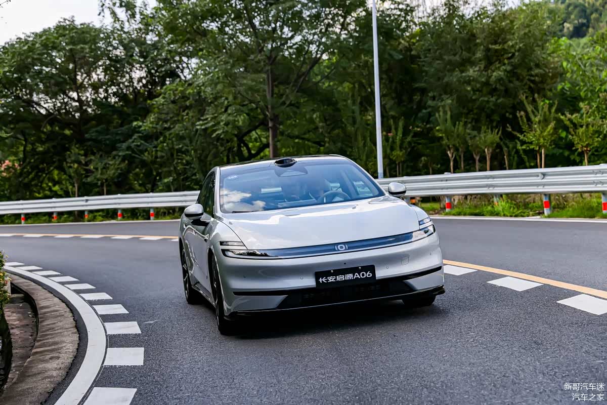 直接“推沟里”？​预售11.99万起，长安启源A06行不行？