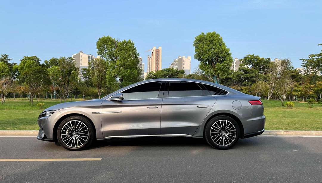 比亚迪汉长续航版上市 售价16.98万起