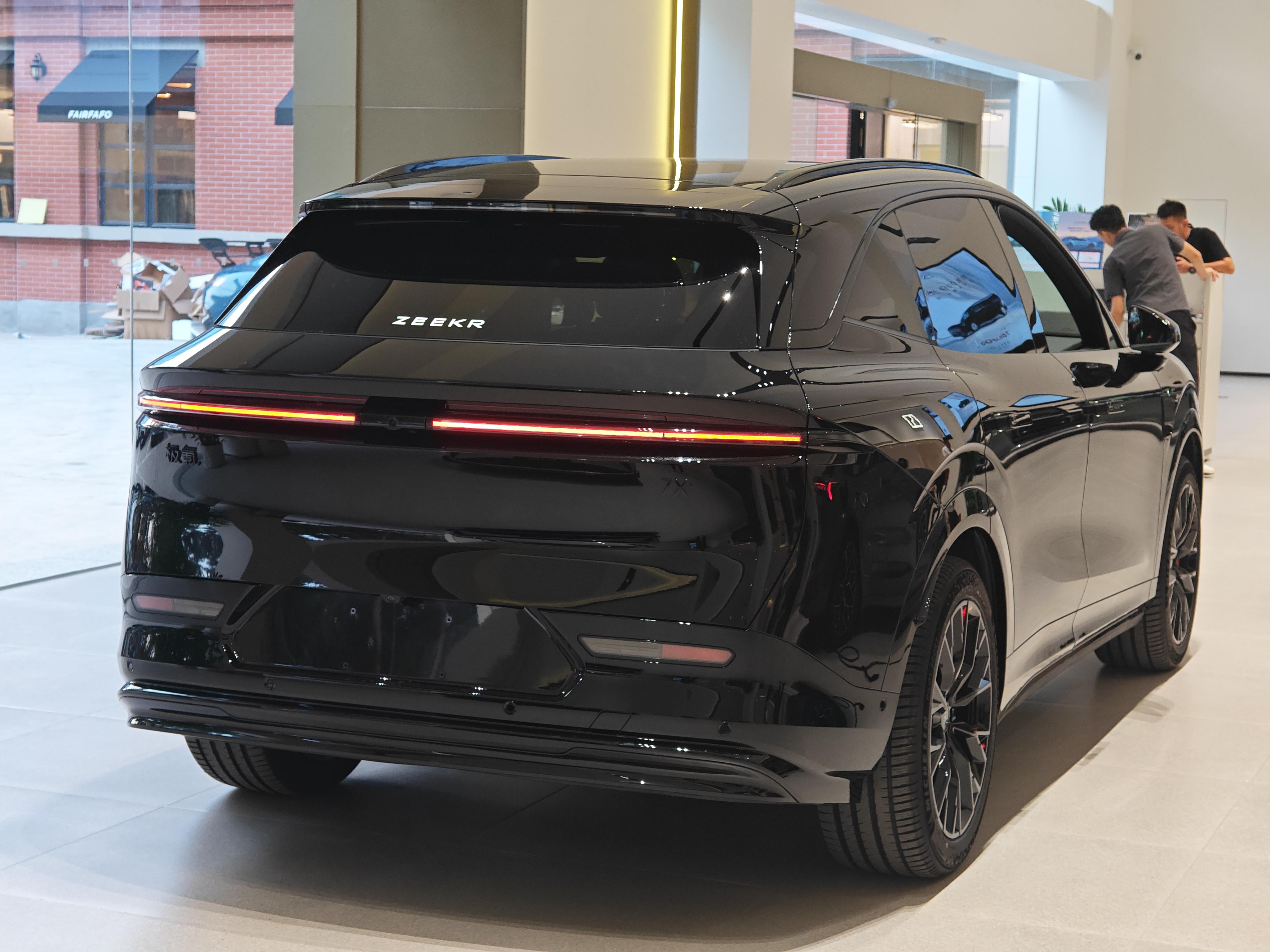 焕新极氪X上市 限时售价14.58万元起