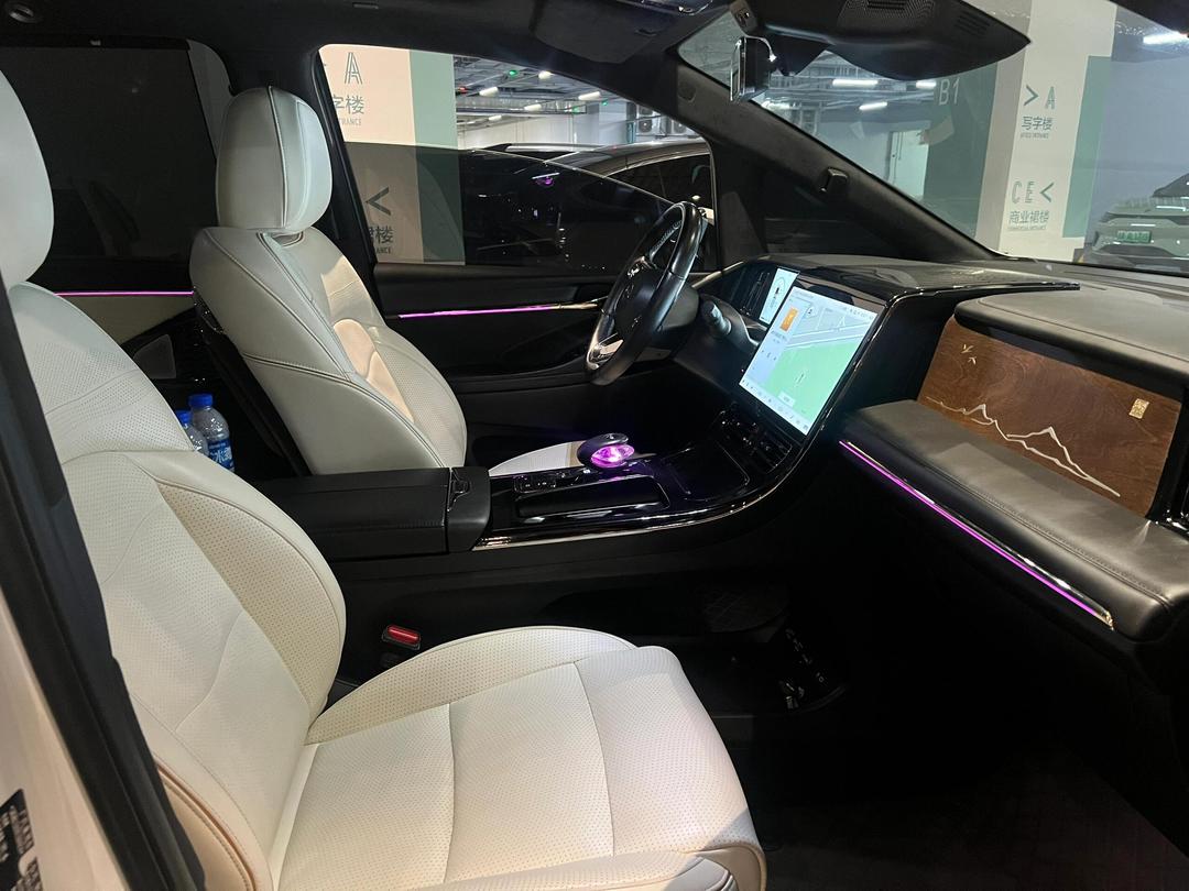 广汽传祺向往M8宗师版上市 售价26.99-28.99万