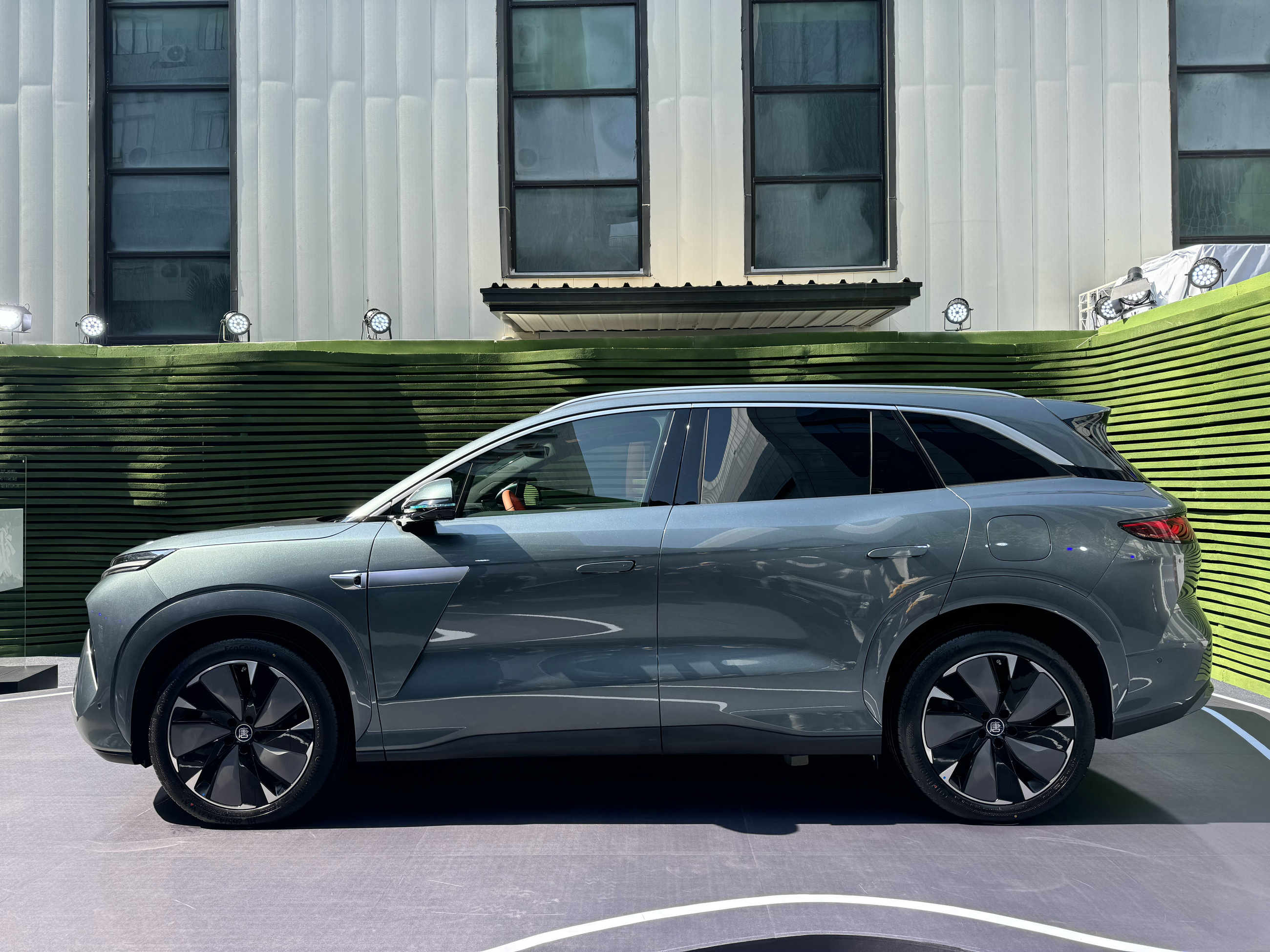 OTA进阶及新车色发布，比亚迪唐L置换补贴后售价21.48万元起