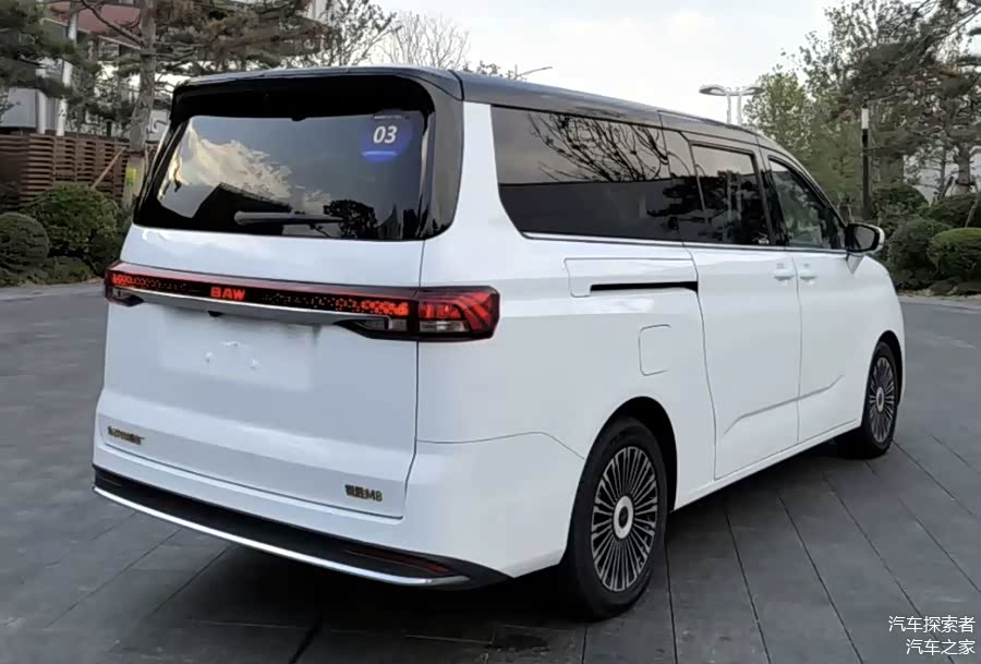 北京汽车制造厂锐胜M8上市 售价15.98-22.98万